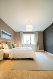 Large City-Centre Apartment - 9