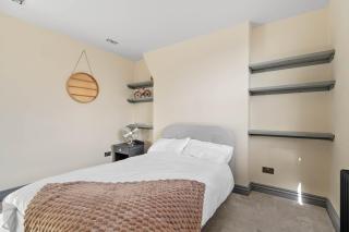 Royal Oak House 3BR Near City Centre - 7