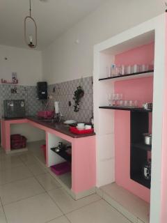 DREAMY cosy stay 4bhk 6 mins to Whitetown and Beach - BRASS - 2