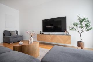 Modern Stylish Apartment with Private Garage - 0