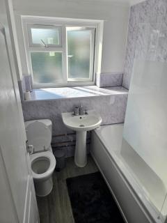 Gorgeous 3 bed House - Free Parking near Elizabeth line - 5