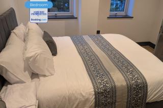 Short Stays at High Road By Azzurri Properties Short Lets & Serviced Accommodation North Finchley With WiFi - 2