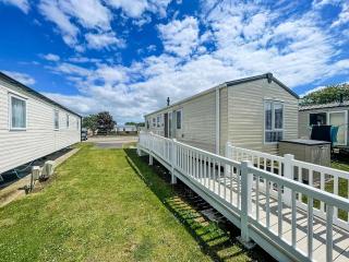Homely 6 Berth Caravan With Decking And Wi-Fi At Seawick, Essex Ref 27928Sw - 1