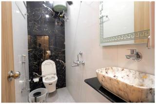 HOTEL New B-a-n-a-r-a-s # Palace Near Kashi Vishwanath Temple - Providing Air Conditioned And Well Decorated Rooms With Free Wi-fi - Best Hotel In Varanasi - 1