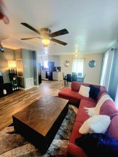 Centrally located in Bay City - 0