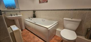 Family and dog-friendly holiday home - 134 Hengar Manor - 3