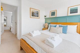 Offshore, Coastal retreat, set in the heart of Charlestown - 7