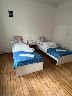 Cozy House with Garden and FreeParking - 4