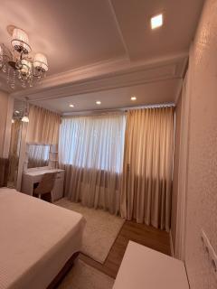 Downtown, Lev Tolstoy str - apartment with 3 rooms - 8