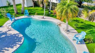 Relaxing home Mini-Golf-heated pool - 5