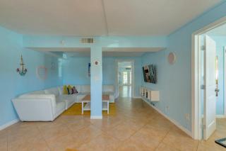 Relaxing home Mini-Golf-heated pool - 2