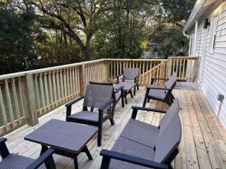 Summer Grad Dates Open, Campus Close, Pet Friendly - 8