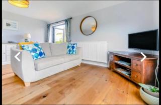St Ives Countryside Home with Pool Table, Corporate Bookings Welcome! Parking for 6 Cars - 6