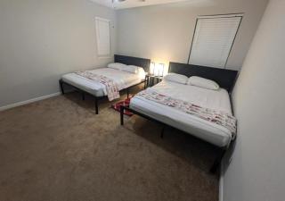 Pet-FrndlyRetreat . 600MbpsWiFi 8mi to IAH Sleeps 14 - 5