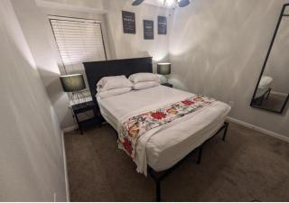 Pet-FrndlyRetreat . 600MbpsWiFi 8mi to IAH Sleeps 14 - 4