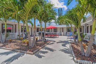 Remodeled Pet Friendly Condo, 1 Block to Beach Access, Walkable to Restaurants! Fall Promo for Mondays & Thursdays! - 1