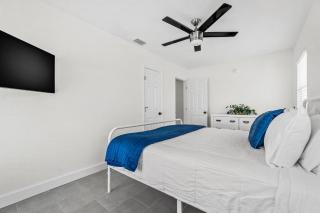2 BR, Remodeled Pet Friendly Condo, 1 Block to Beach Access, Walkable to Restaurants! Fall Promo for Mondays & Thursdays! - 3