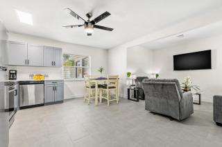 2 BR, Remodeled Pet Friendly Condo, 1 Block to Beach Access, Walkable to Restaurants! Fall Promo for Mondays & Thursdays! - 7