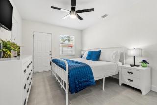 2 BR, Remodeled Pet Friendly Condo, 1 Block to Beach Access, Walkable to Restaurants! Fall Promo for Mondays & Thursdays! - 1