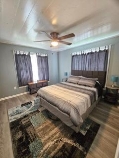 Stylish Charm - Bay City - 1