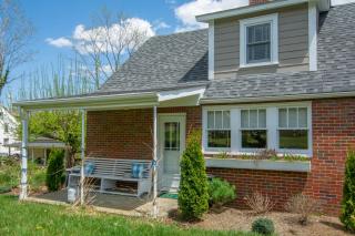 Walk to Downtown West Jefferson! Farmers Market, Breweries & MORE - 3