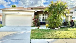 Spacious House with Pool and Hot Tub near Tampa - 0