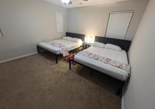 Pet-FrndlyRetreat . 600MbpsWiFi 8mi to IAH Sleeps 14 - 9