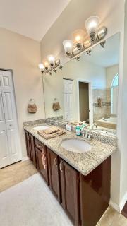 Spacious House with Pool and Hot Tub near Tampa - 4