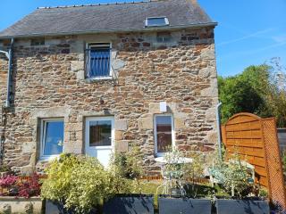 Charmant cottage au centre de la Côte d'Emeraude à 7kms des plages - 0