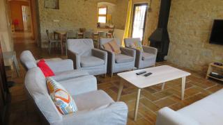 Escape to a Spacious Retreat with Jacuzzi & BBQ - 3