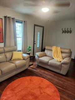 Charming Rustic Home - 9