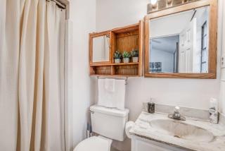 Hardwood Guesthouse - 1