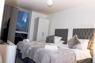 CENTRAL Luxury 2BR Apartment Manchester - 9