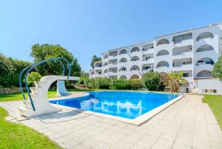 Cozy 1-Bedroom Apartment, Pool, Central Albufeira - 0