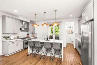 8th Ave South Gem Modern 4BR House Near Nashville Hotspots - 1