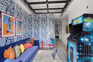 POP Art Retreat on Legendary 8th - Walk Everywhere - 5