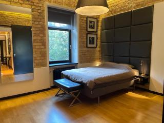 Downtown Retreat Loft-Industrial Studio - 7