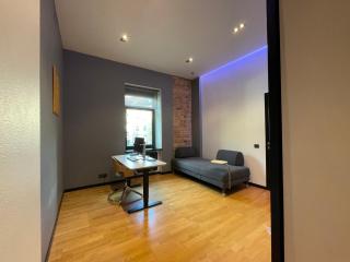 Downtown Retreat Loft-Industrial Studio - 6
