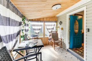 Family-Friendly Home with Furnish Patio in Crystal! - 9