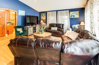 Family-Friendly Home with Furnish Patio in Crystal! - 6