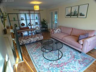 Stylish home on quiet street - 8