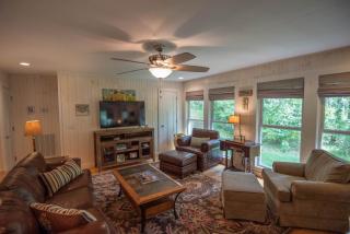 Retriever Beach - New River-frontage with Your Own Private Beach! Fire Pits - Games and More! - 2