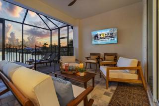 Dive into Fun & Relaxation at Waterfront Paradise - Sunset Haven - 7