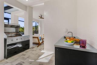 Dive into Fun & Relaxation at Waterfront Paradise - Sunset Haven - 4
