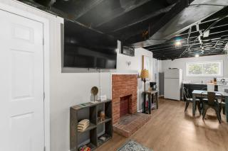 Broadmoor Bungalow - Unit B - 3