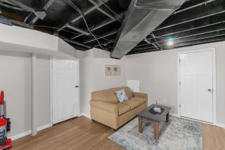 Broadmoor Bungalow - Unit B - 4