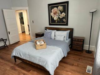 Cozy 2-BR Retreat Private Parking Near Downtown - 1