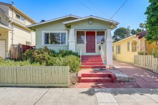 Walkable East Bay Home - 2 Mi to BART Station - 9