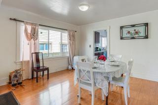 Walkable East Bay Home - 2 Mi to BART Station - 3