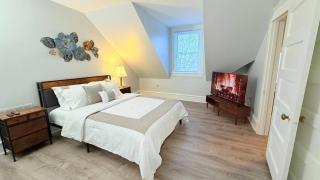 Peaceful 1 BR Home with parking near hospital - 9